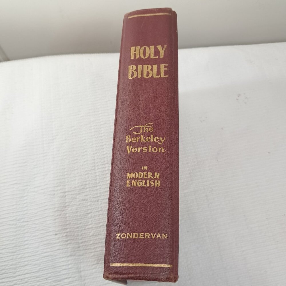 Holy Bible The Berkeley Version in Modern English 1966 9th Edition Hardcover red - Picture 1 of 13